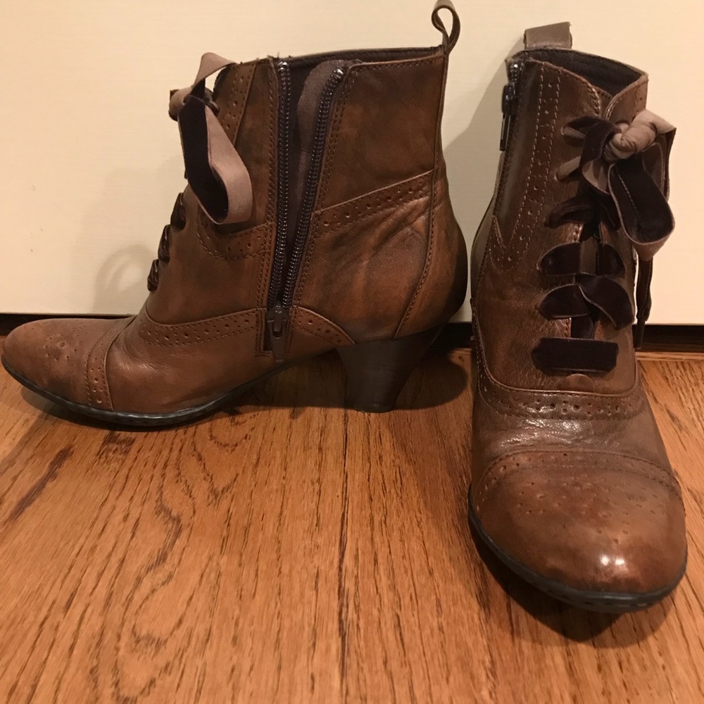 Born Lace-Up Boots